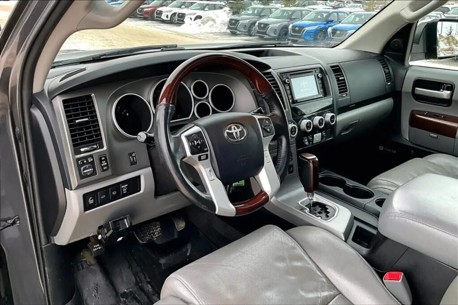 Toyota Sequoia PLATINUM * * CARFAX * * АВТО КРЕДИТ * * , снимка 5 - Автомобили и джипове - 53989269