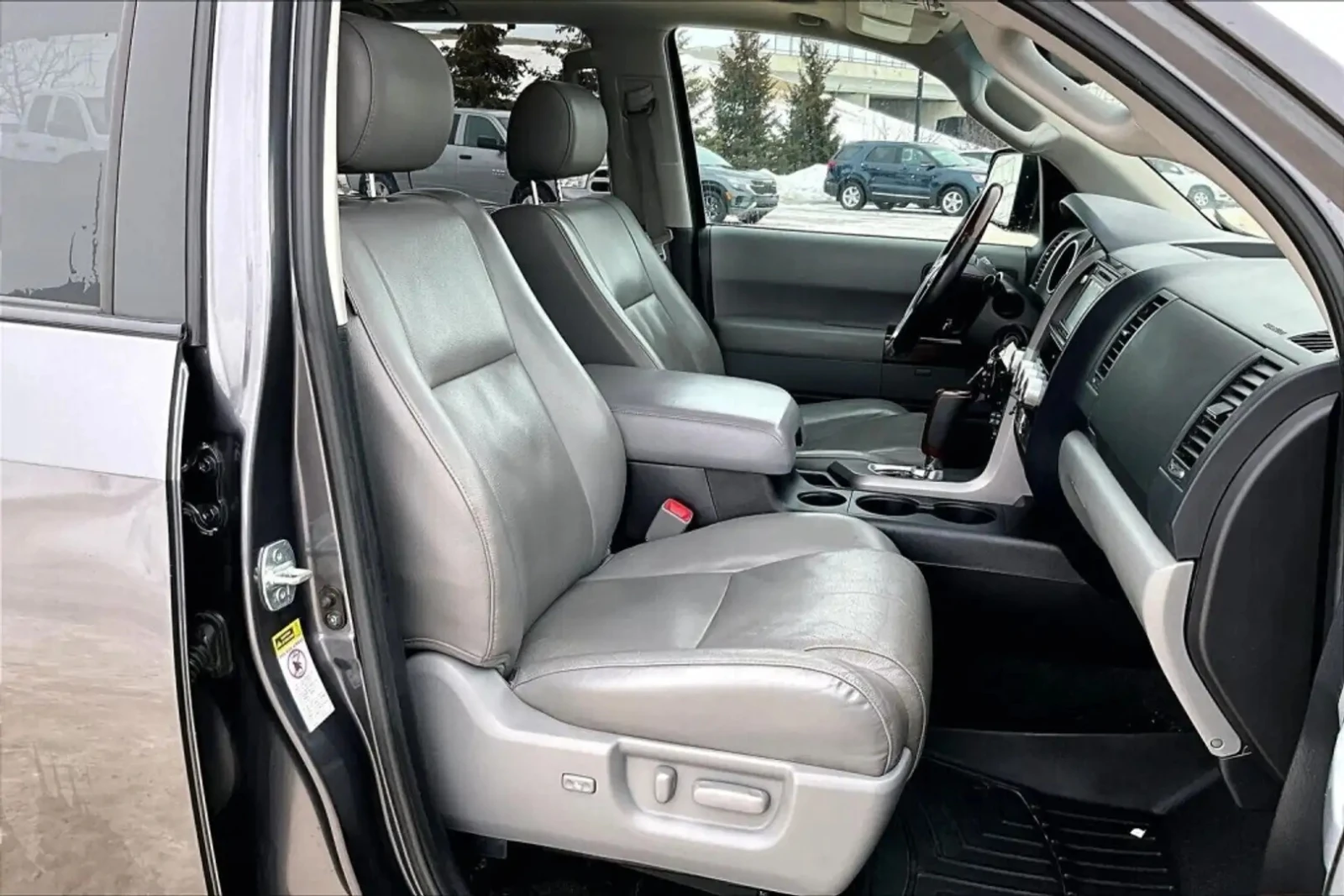 Toyota Sequoia PLATINUM * * CARFAX * * АВТО КРЕДИТ * * , снимка 9 - Автомобили и джипове - 53989269