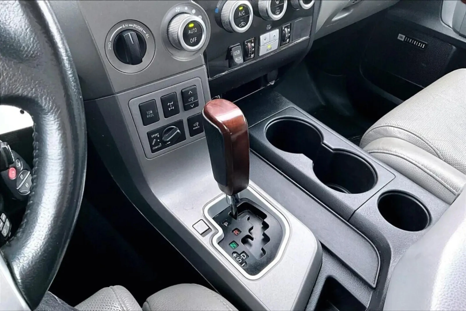 Toyota Sequoia PLATINUM * * CARFAX * * АВТО КРЕДИТ * * , снимка 10 - Автомобили и джипове - 53989269