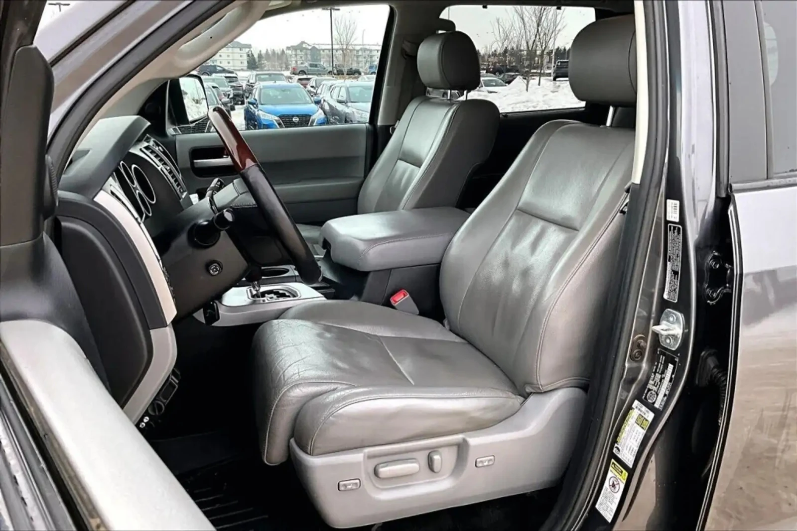 Toyota Sequoia PLATINUM * * CARFAX * * АВТО КРЕДИТ * * , снимка 8 - Автомобили и джипове - 53989269