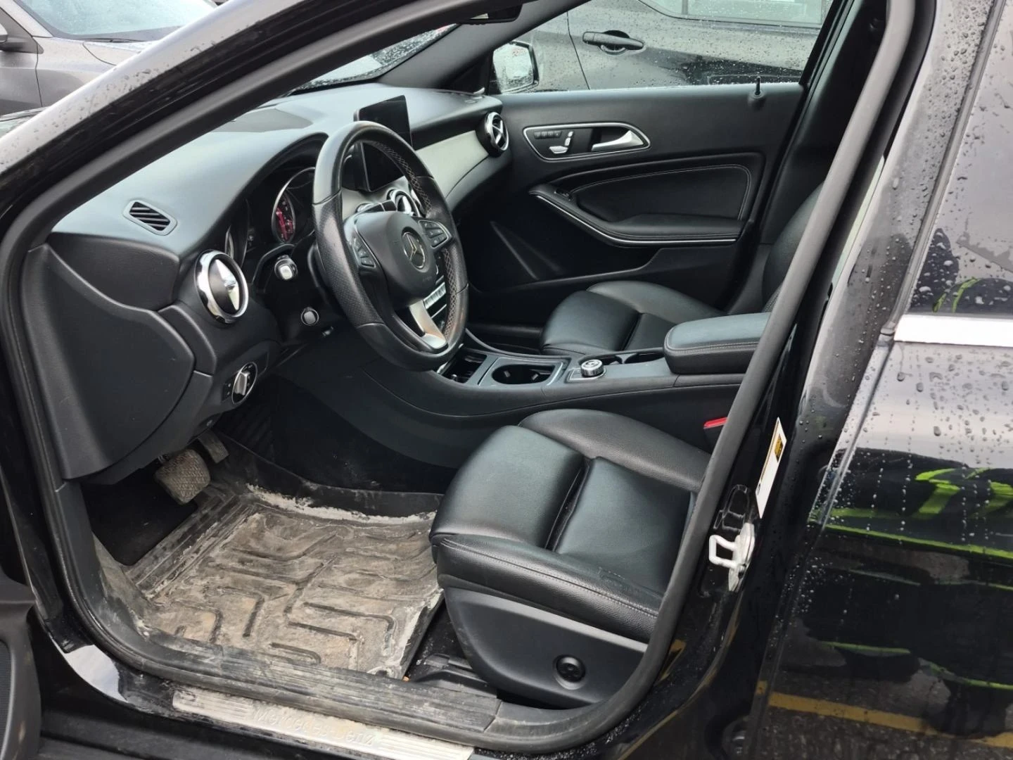 Mercedes-Benz GLA 250 4Matic* Kамера* Подгрев* Пано, снимка 6 - Автомобили и джипове - 54073134