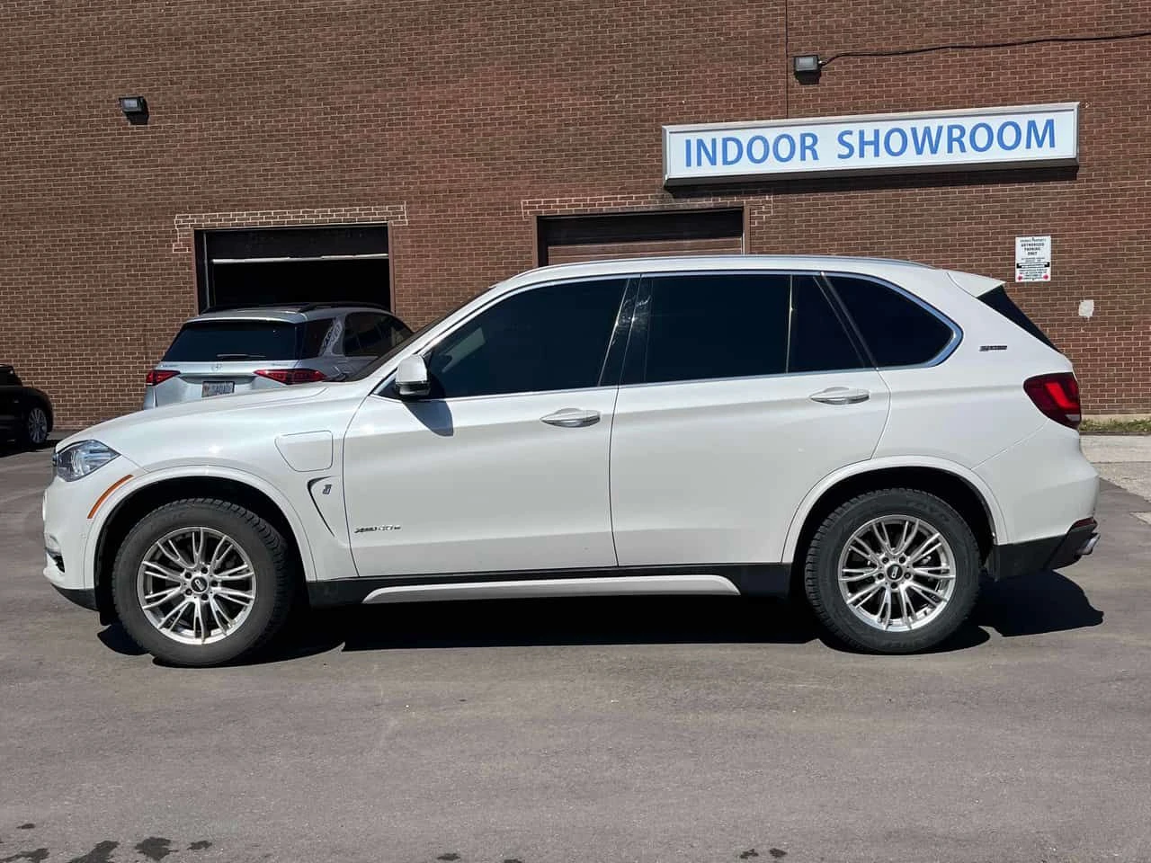 BMW X5 xDrive40e/HARMAN KARDON/ПАНОРАМА/360 CAM, снимка 3 - Автомобили и джипове - 54171389