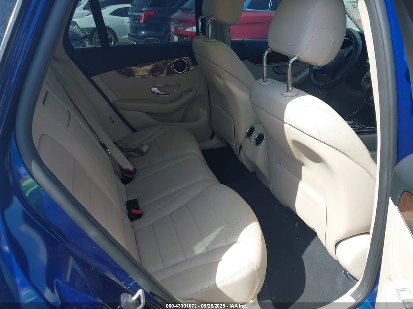 Mercedes-Benz GLC 300 2l, снимка 8 - Автомобили и джипове - 54368250