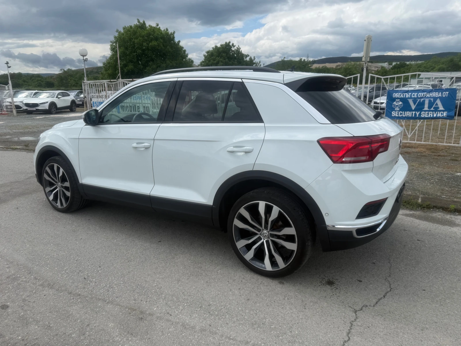 VW T-Roc 4x4 AUT. NAVI DIGITAL ШВЕЙЦАРИЯ, снимка 2 - Автомобили и джипове - 54648008