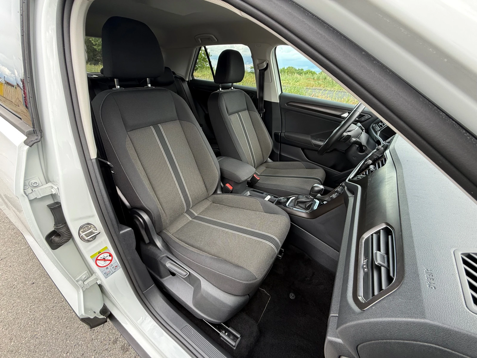VW T-Roc 4x4 AUT. NAVI DIGITAL ШВЕЙЦАРИЯ, снимка 10 - Автомобили и джипове - 54648008