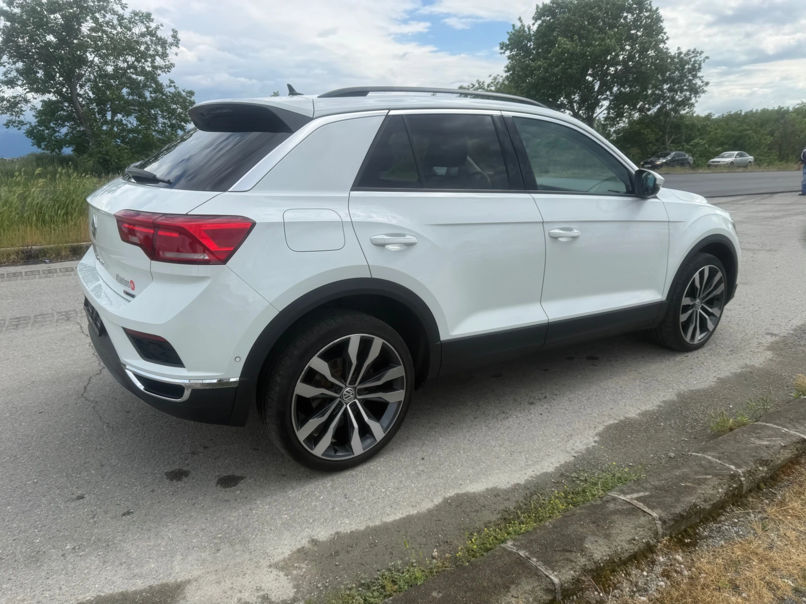 VW T-Roc 4x4 AUT. NAVI DIGITAL ШВЕЙЦАРИЯ, снимка 3 - Автомобили и джипове - 54648008