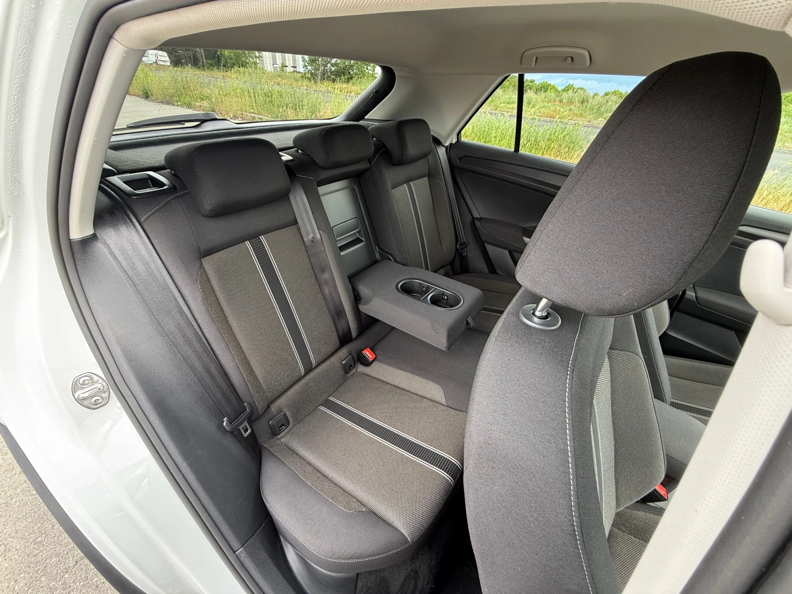 VW T-Roc 4x4 AUT. NAVI DIGITAL ШВЕЙЦАРИЯ, снимка 11 - Автомобили и джипове - 54648008