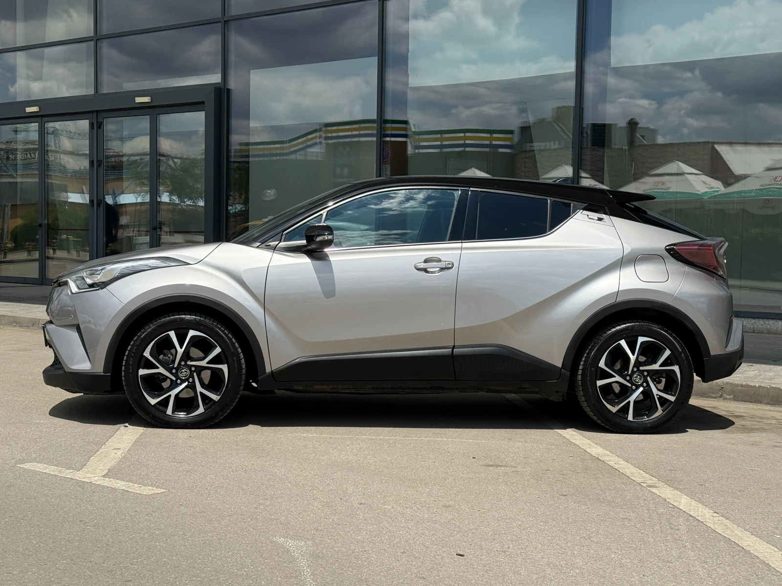 Toyota C-HR 6 МЕСЕЦА ГАРАНЦИЯ/1.2i 116к.с. Всички Екстри, снимка 2 - Автомобили и джипове - 55394932