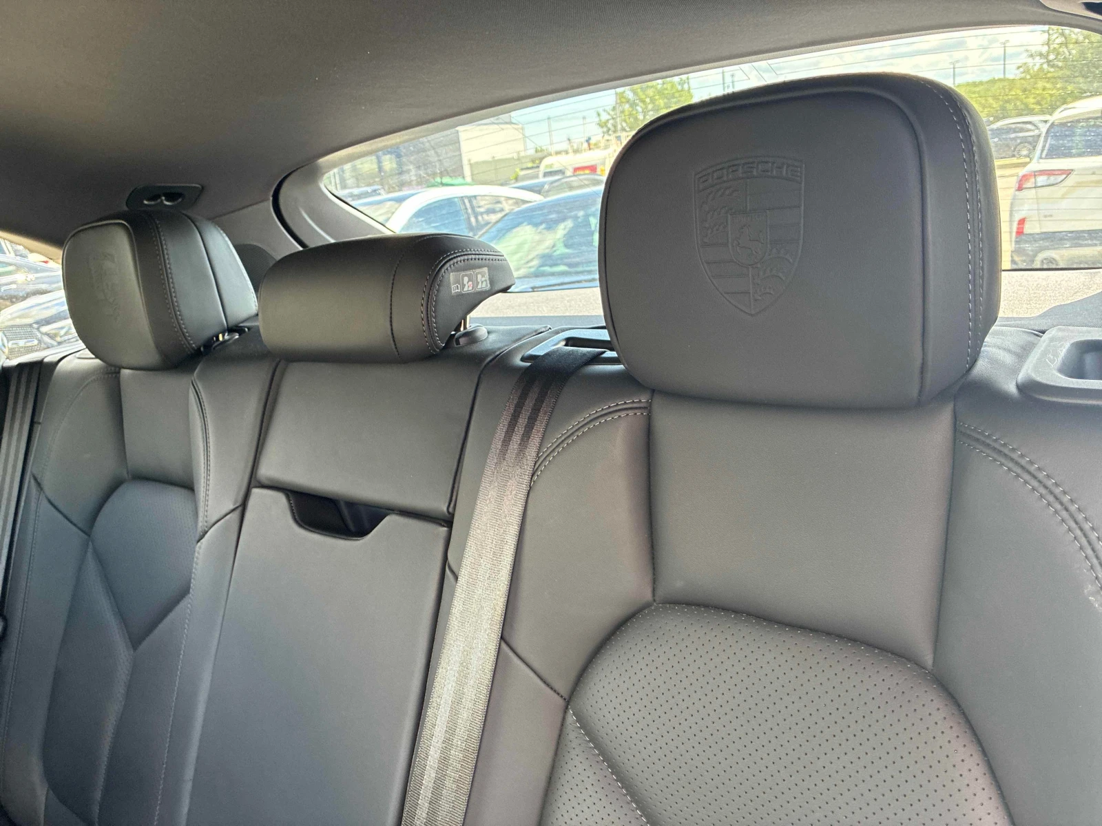 Porsche Macan  AWD / 360 / DIS / MATRIX / BOSE / CARFAX, снимка 13 - Автомобили и джипове - 55830601