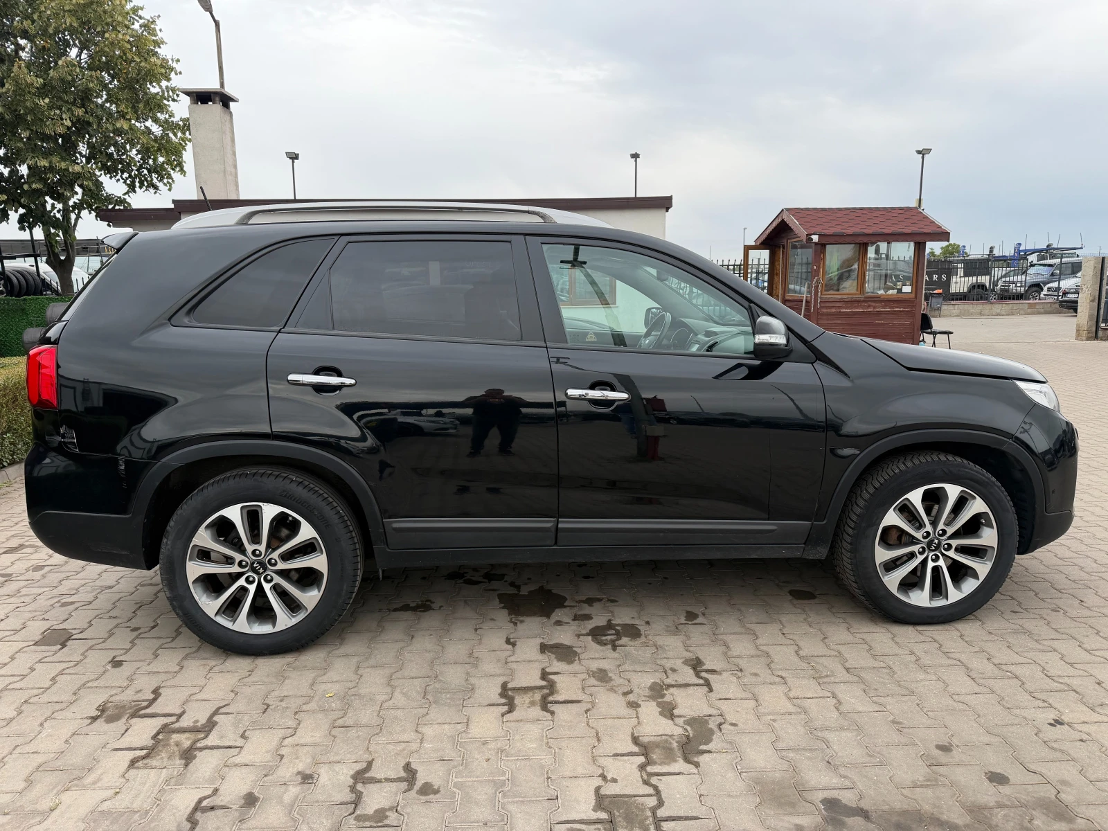 Kia Sorento 2.2CRDI 4WD AVTOMAT/PANORAMA/NAVI/KAMERA/KOJA , снимка 5 - Автомобили и джипове - 56223314