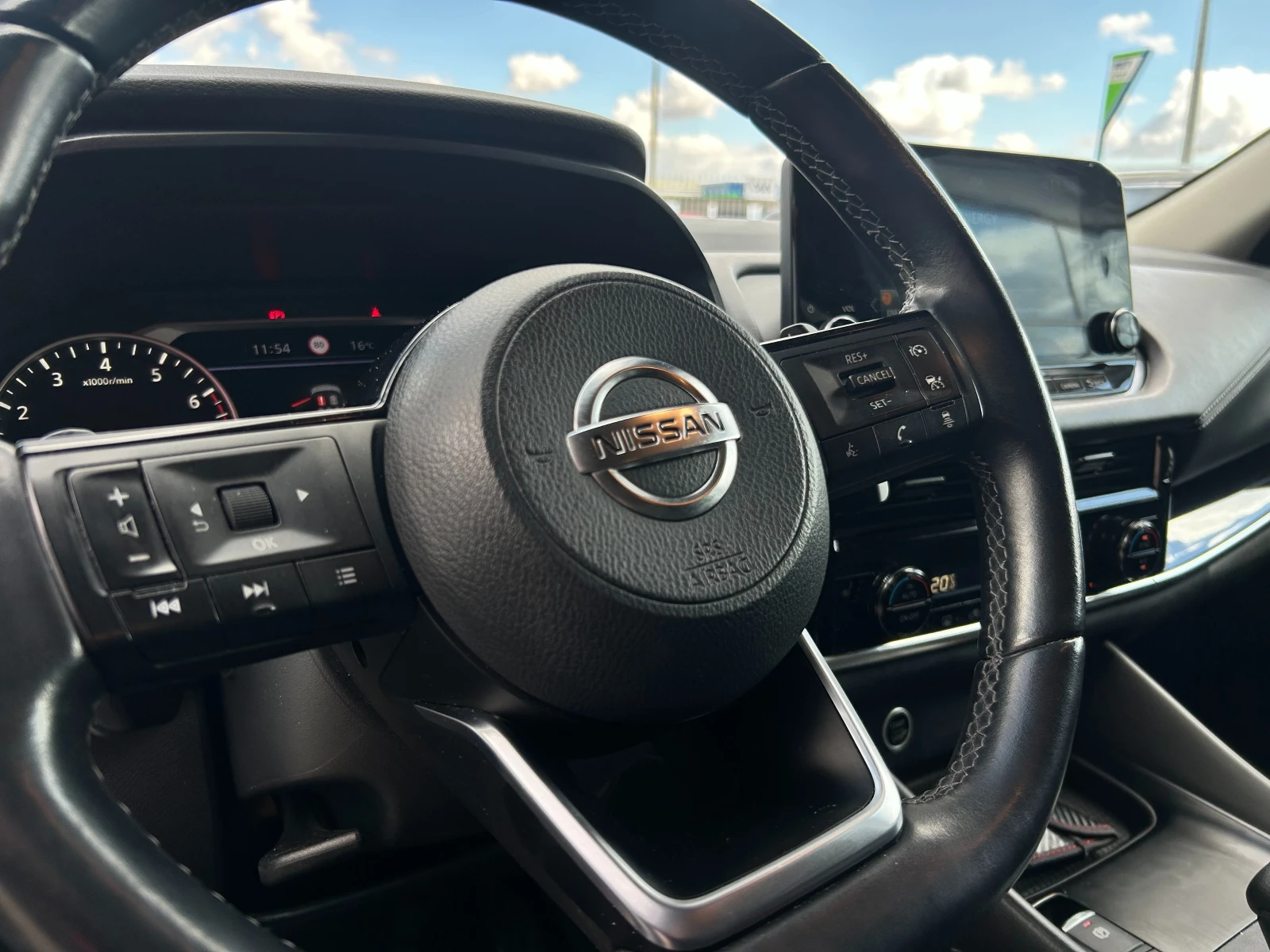 Nissan Qashqai 1.3 N-Connecta A/T, снимка 5 - Автомобили и джипове - 56251039