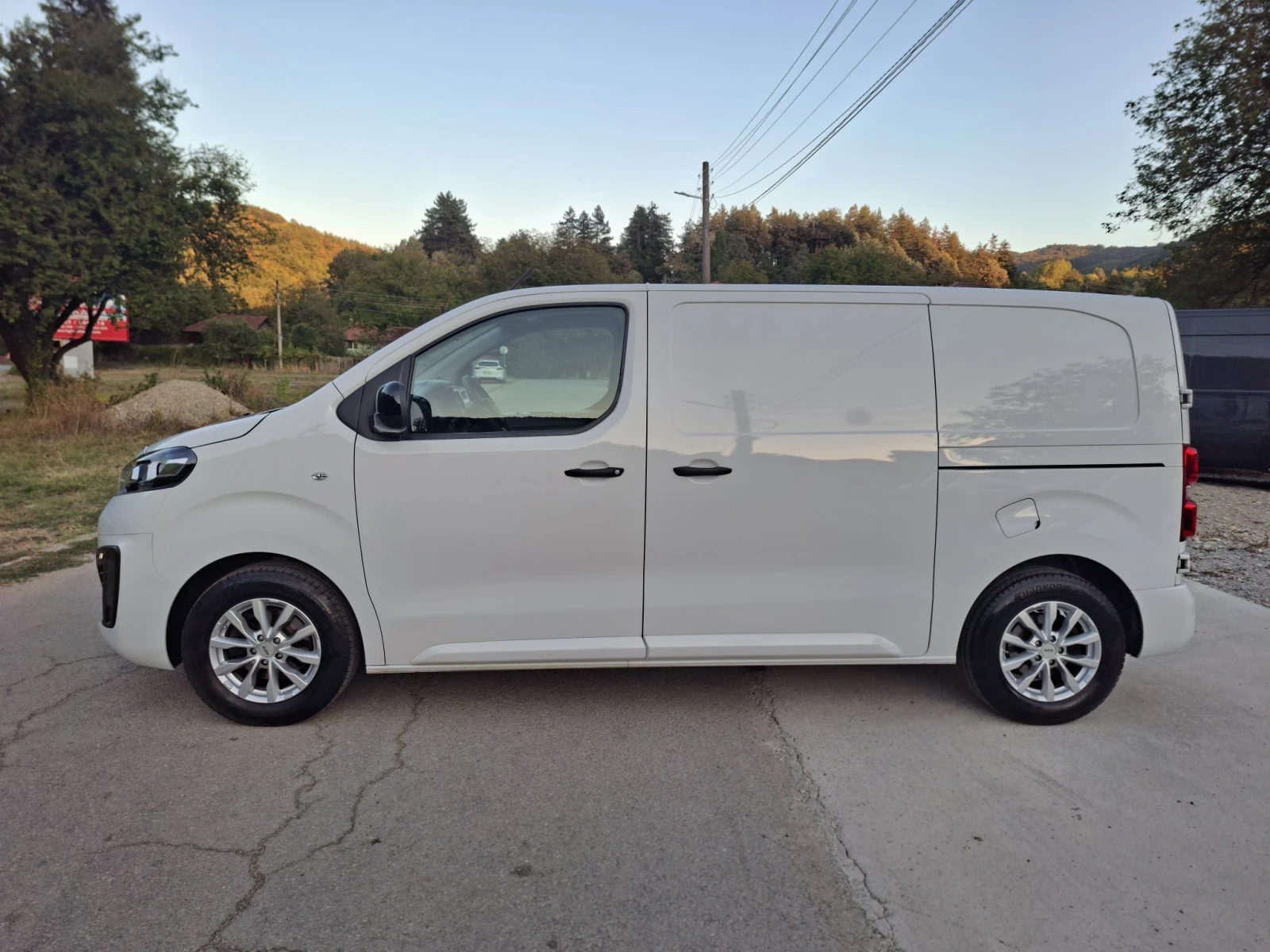 Opel Vivaro 1.5* 120к.с.* Две ст.врати* А/С, снимка 2 - Бусове и автобуси - 56133101