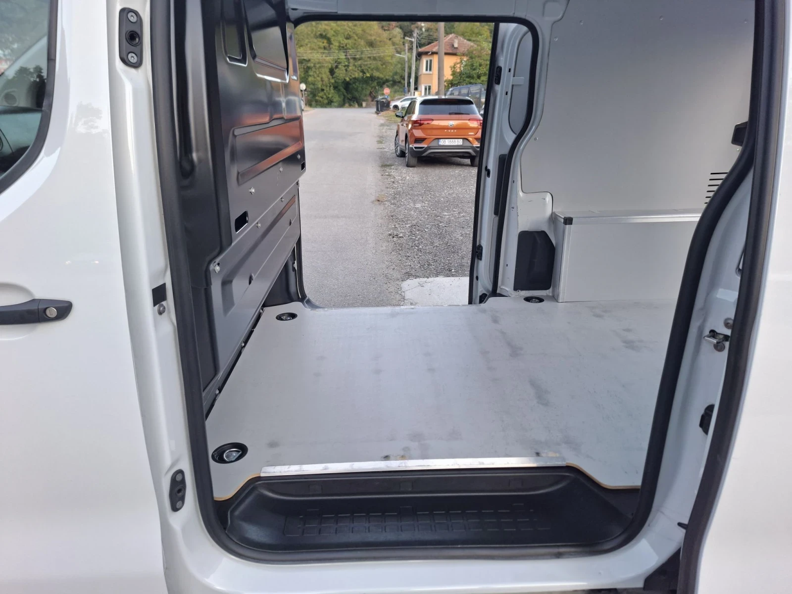 Opel Vivaro 1.5* 120к.с.* Две ст.врати* А/С, снимка 14 - Бусове и автобуси - 56133101