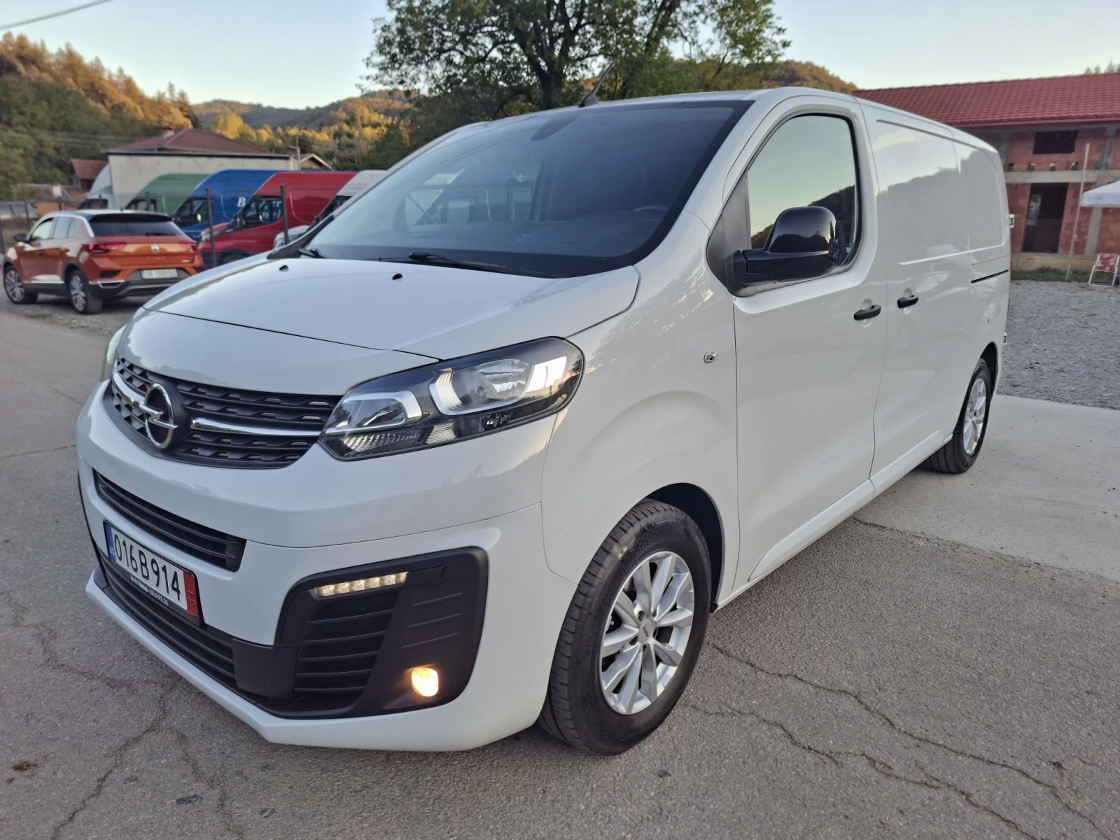 Opel Vivaro 1.5* 120к.с.* Две ст.врати* А/С