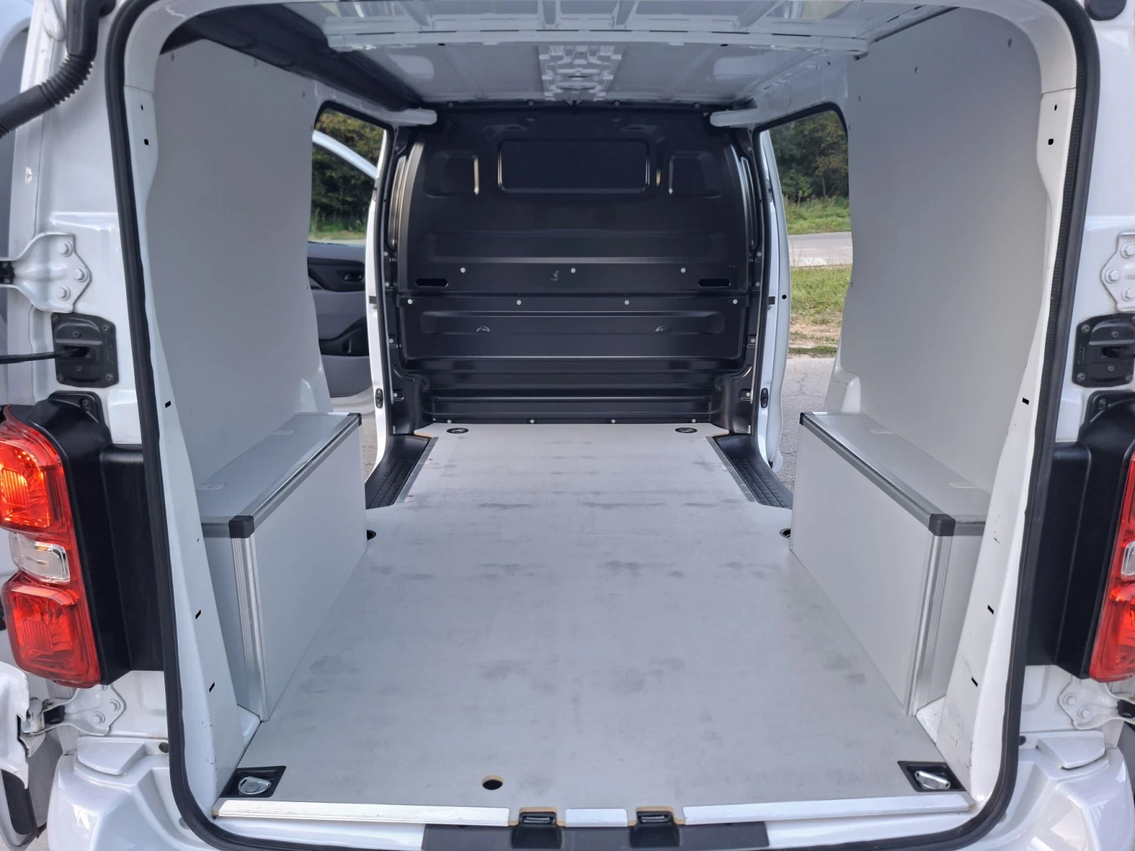 Opel Vivaro 1.5* 120к.с.* Две ст.врати* А/С, снимка 15 - Бусове и автобуси - 56133101