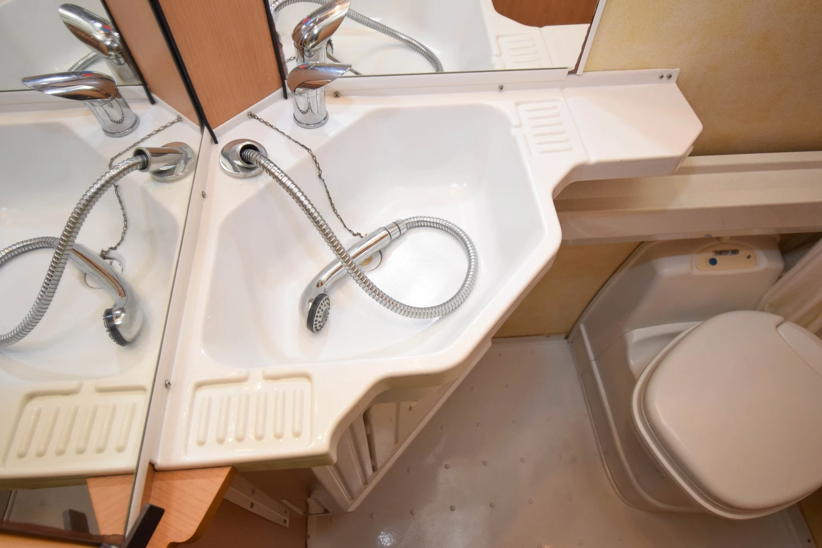  Kabe Smaragd 520XL+ ALDE/Moto Mover/Solar/TV | Mobile.bg   16