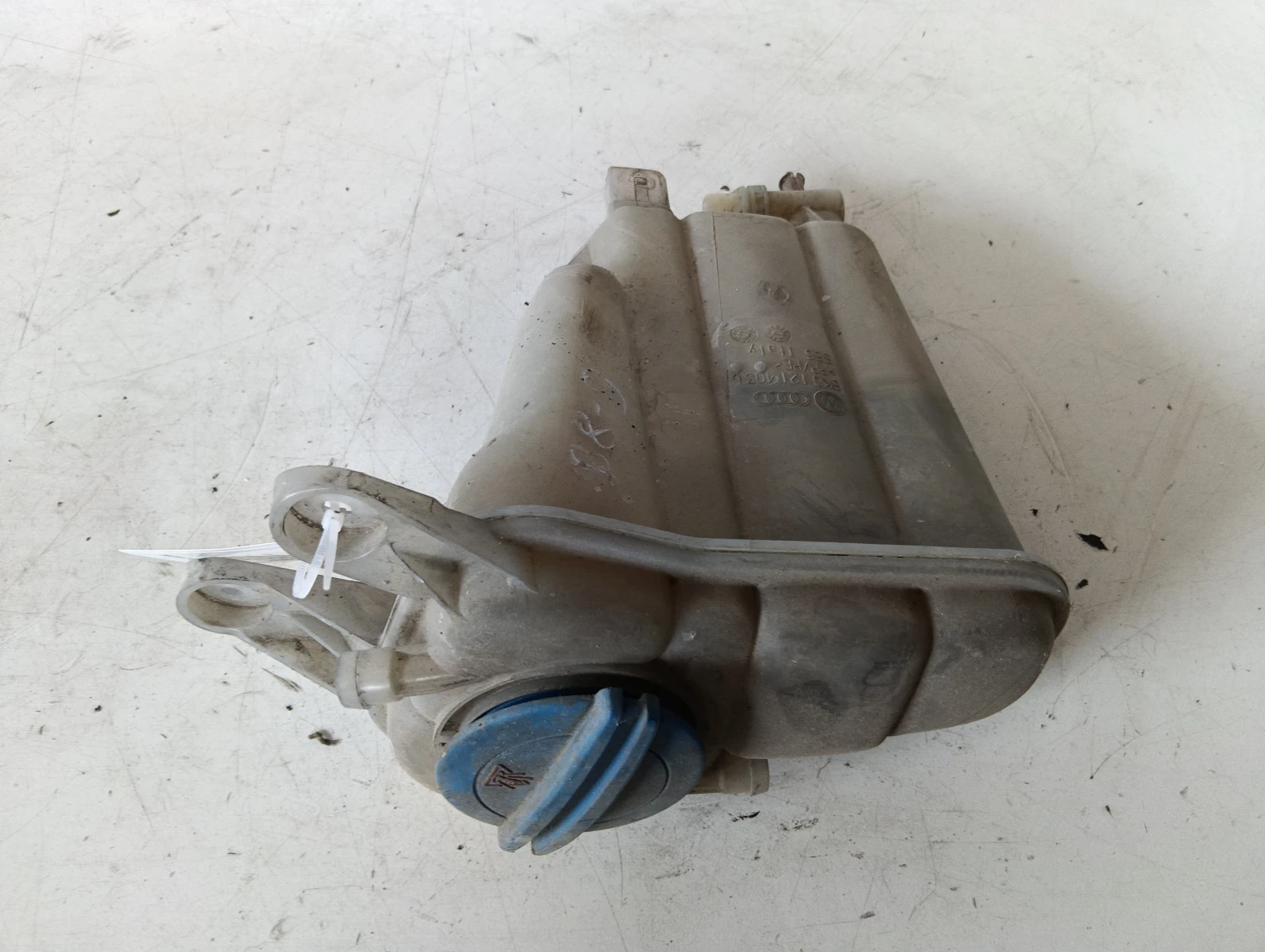 казанче антифриз 8K0121403G 2.0TDI Audi A4