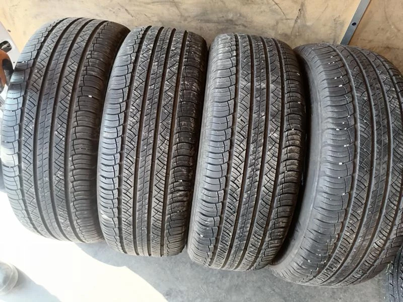 Гуми Всесезонни 235/60R18, снимка 3 - Гуми и джанти - 32080968