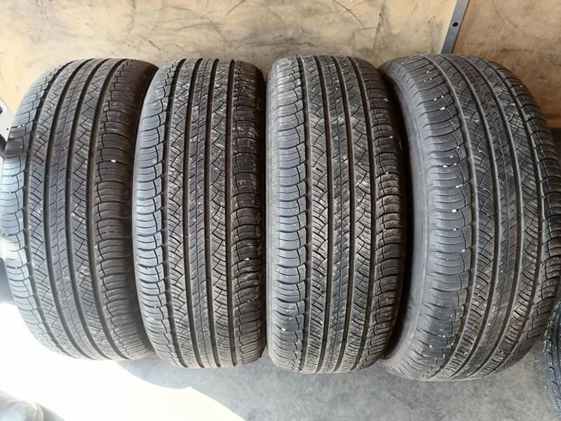 Гуми Всесезонни 235/60R18, снимка 1 - Гуми и джанти - 32080968