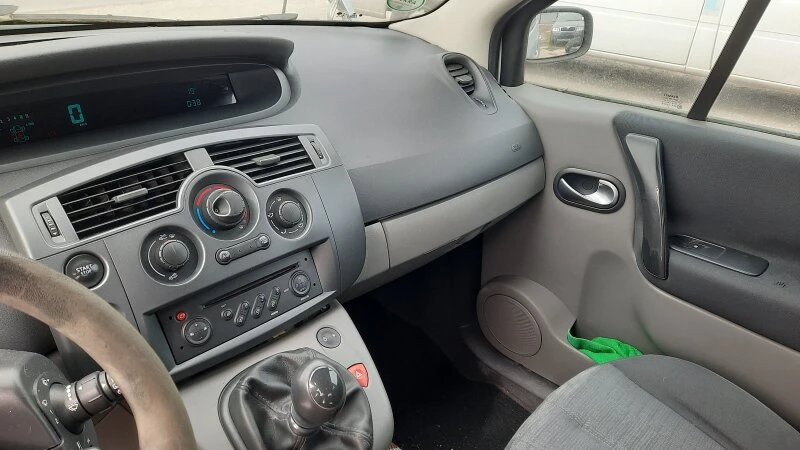 Renault Scenic 1.9 dci 120кс. НА  ЧАСТИ, снимка 17 - Автомобили и джипове - 46960392