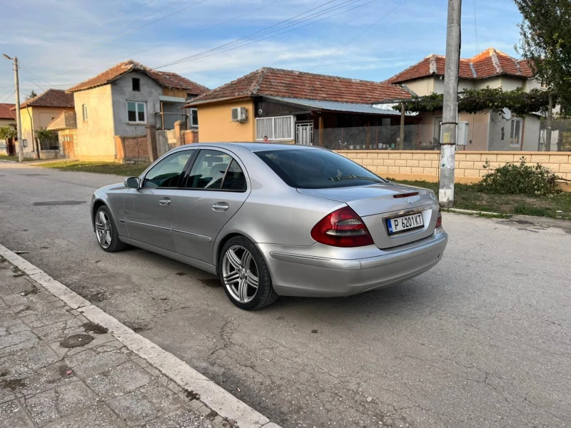 Mercedes-Benz E 220 2.2CDI, снимка 4 - Автомобили и джипове - 47629603