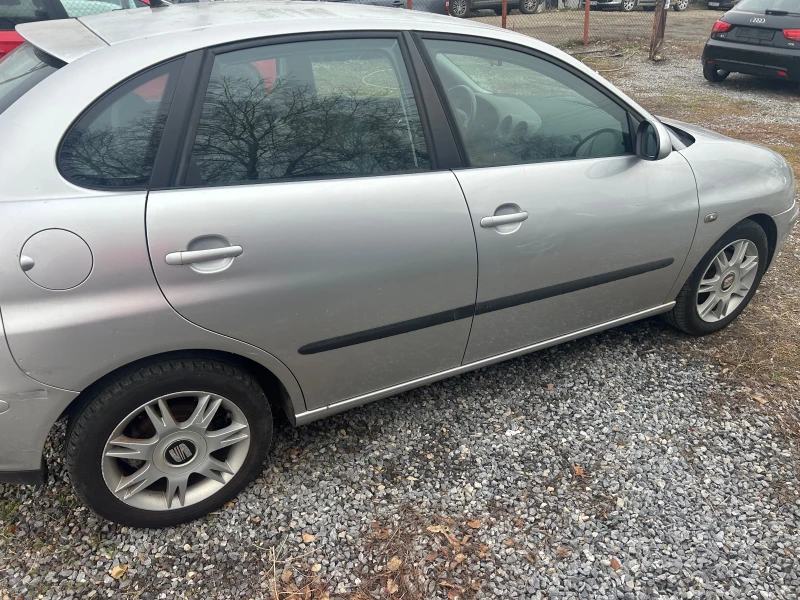 Seat Ibiza 1.4, снимка 9 - Автомобили и джипове - 48586454