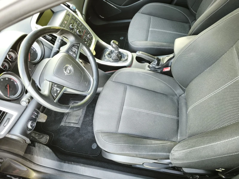 Opel Astra 1.6 i-TURBO-180k.c., снимка 11 - Автомобили и джипове - 50404544