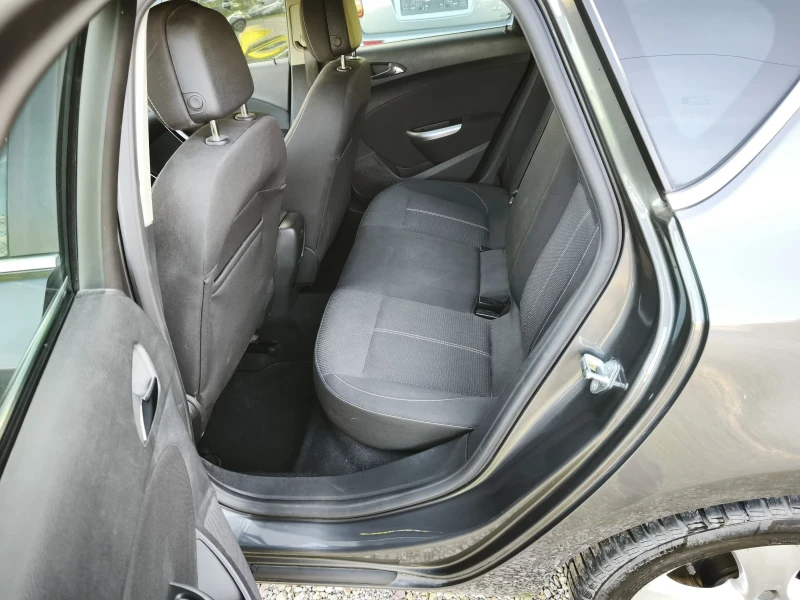 Opel Astra 1.6 i-TURBO-180k.c., снимка 8 - Автомобили и джипове - 50404544