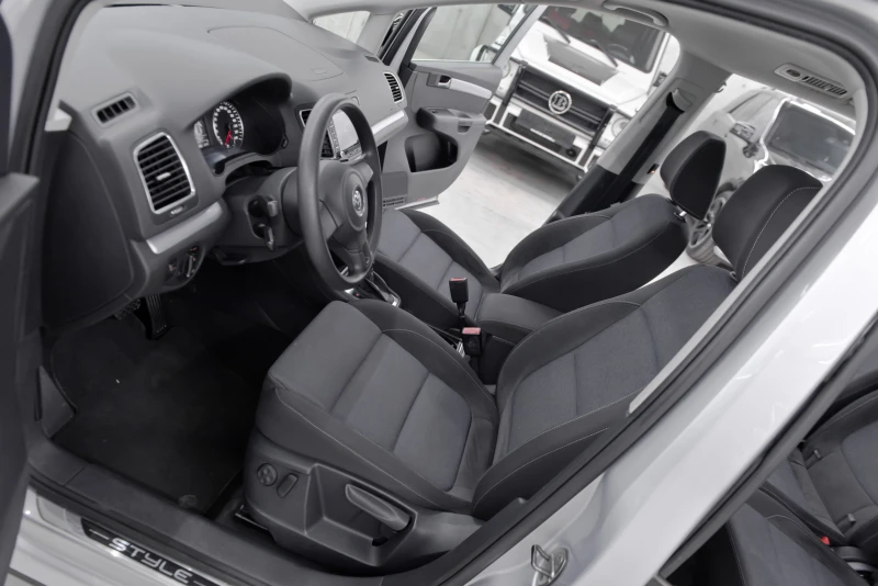 VW Sharan 2.0TDI STYLE PANORAMA, снимка 10 - Автомобили и джипове - 52285953