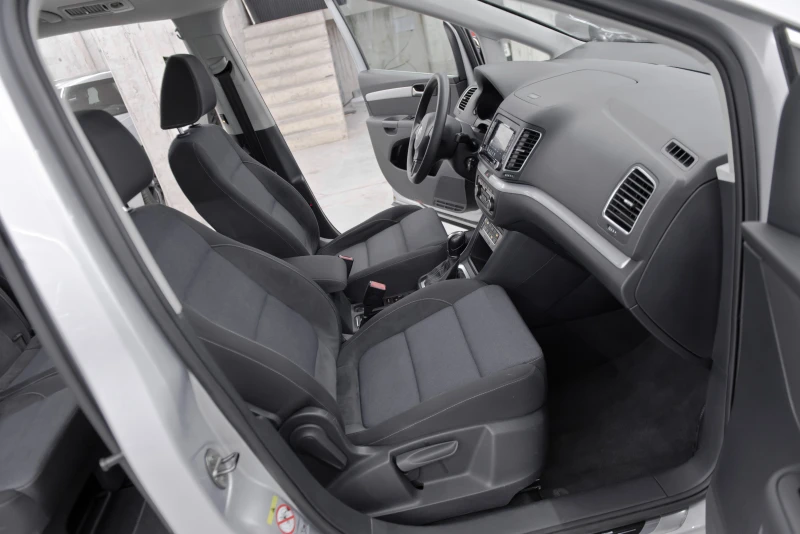 VW Sharan 2.0TDI STYLE PANORAMA, снимка 12 - Автомобили и джипове - 52285953