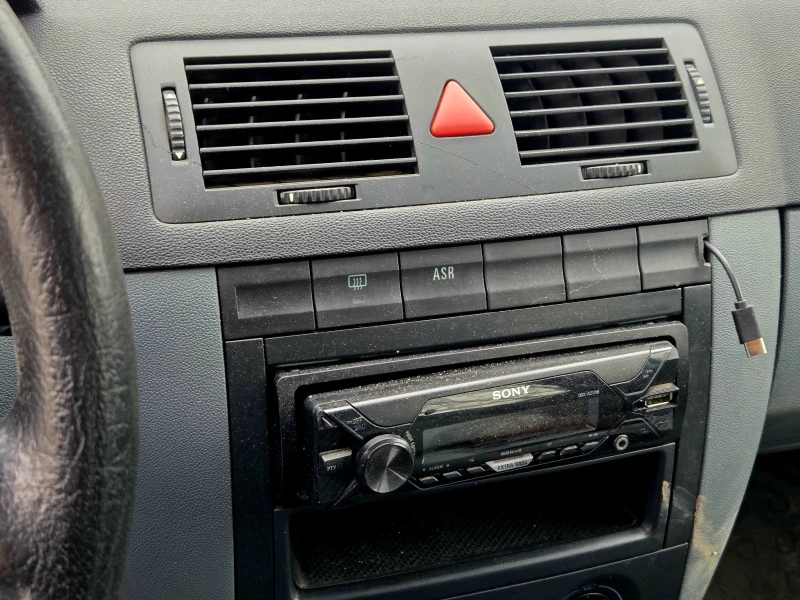 Skoda Fabia 1.4, 16v, Sedan, снимка 9 - Автомобили и джипове - 53188655