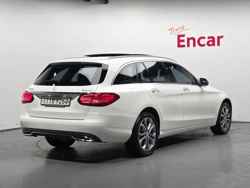 Mercedes-Benz C 220 4Matic Estate, снимка 2 - Автомобили и джипове - 54882172