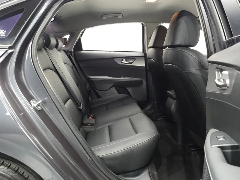Kia K3 Trendy, снимка 12 - Автомобили и джипове - 55895870