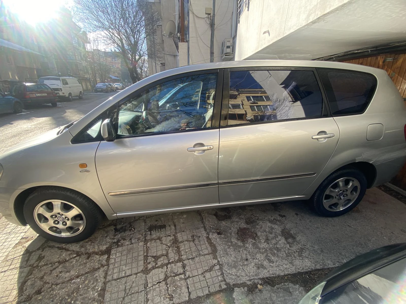 Toyota Avensis verso D-4D - изображение 3