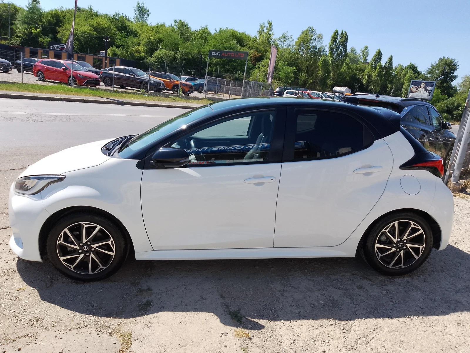 Toyota Yaris 1.5 HYBRID/PANORAMA/FULL - изображение 8