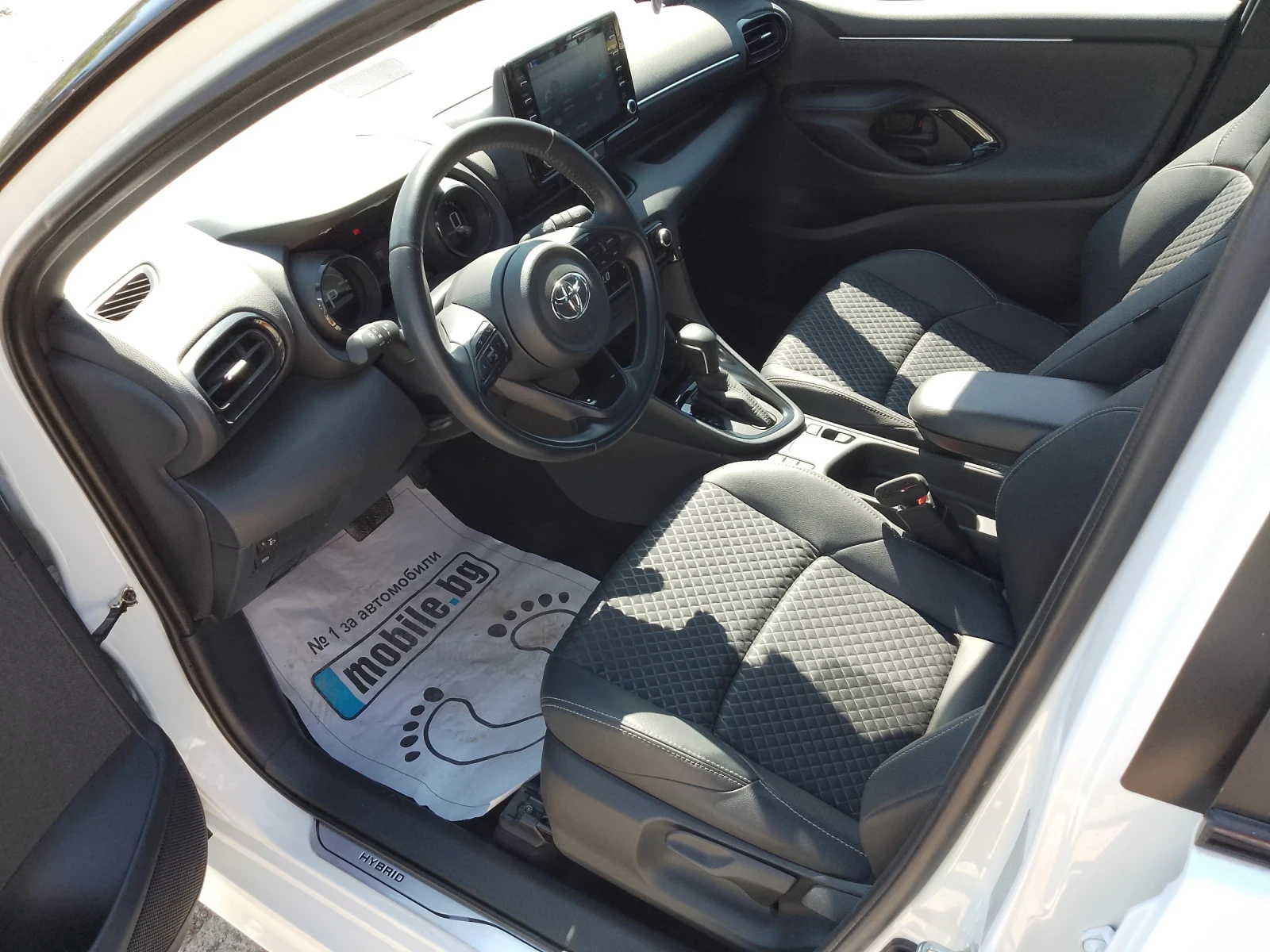 Toyota Yaris 1.5 HYBRID/PANORAMA/FULL - изображение 9