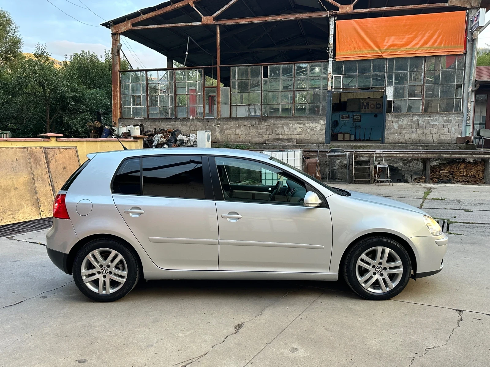VW Golf 1.9TDI/ NAVI Много Запазен! - изображение 7
