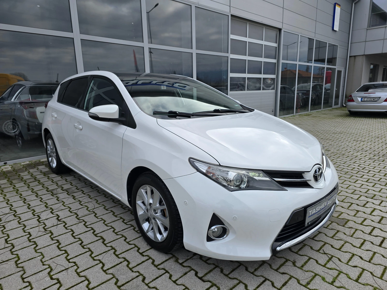 Toyota Auris 1.4 D-4D!!КАМЕРА!! - изображение 2