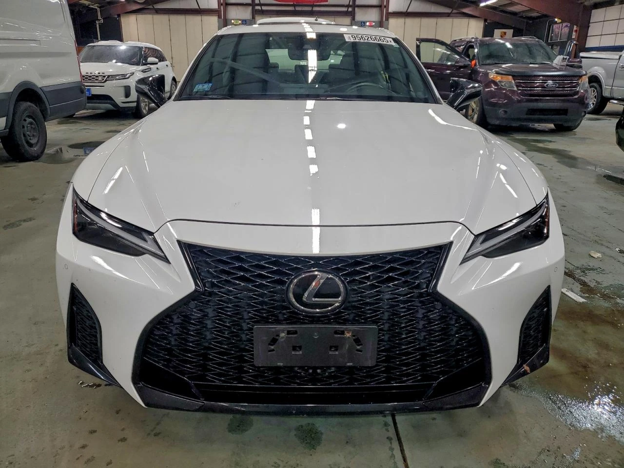 Lexus IS 350 F SPORT - изображение 6