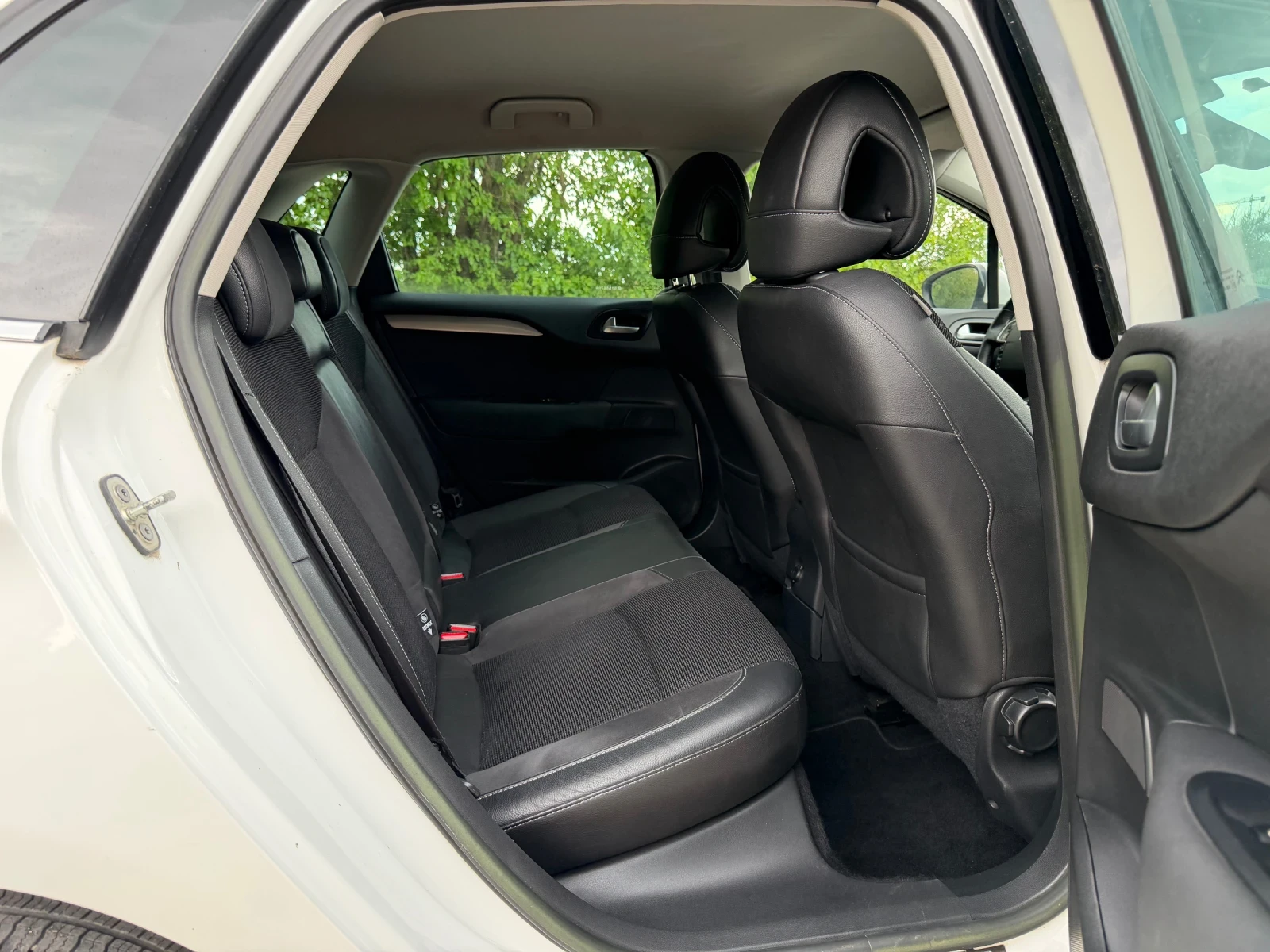 Citroen C4 1.6e-HDI АВТО 116хил.км EXCLUSIVE Масаж.Парктроник, снимка 10 - Автомобили и джипове - 54196791