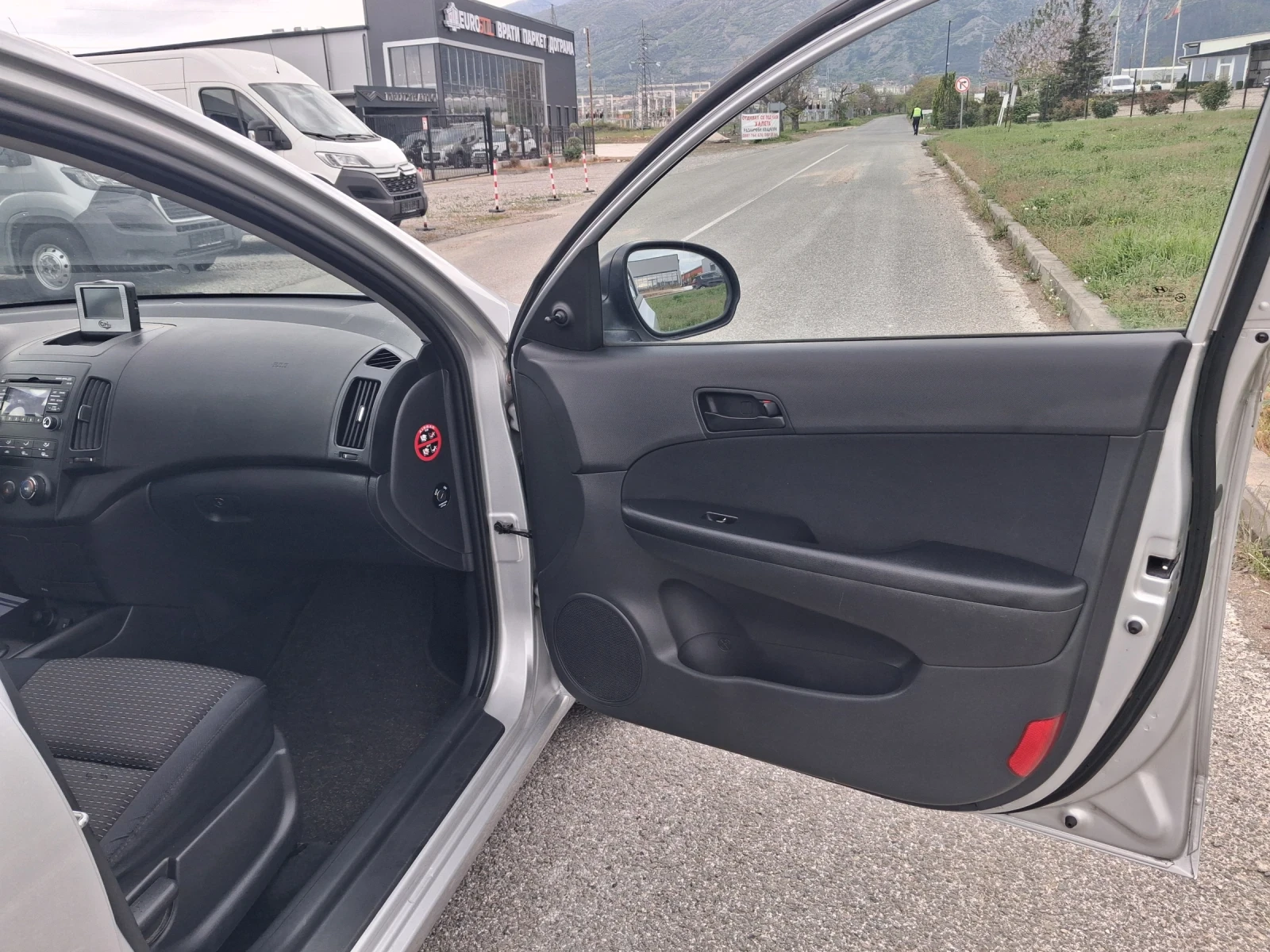 Hyundai I30 1.6-i АГУ, снимка 9 - Автомобили и джипове - 54381382