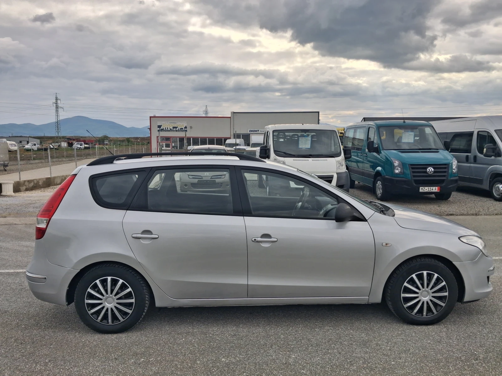 Hyundai I30 1.6-i АГУ, снимка 8 - Автомобили и джипове - 54381382