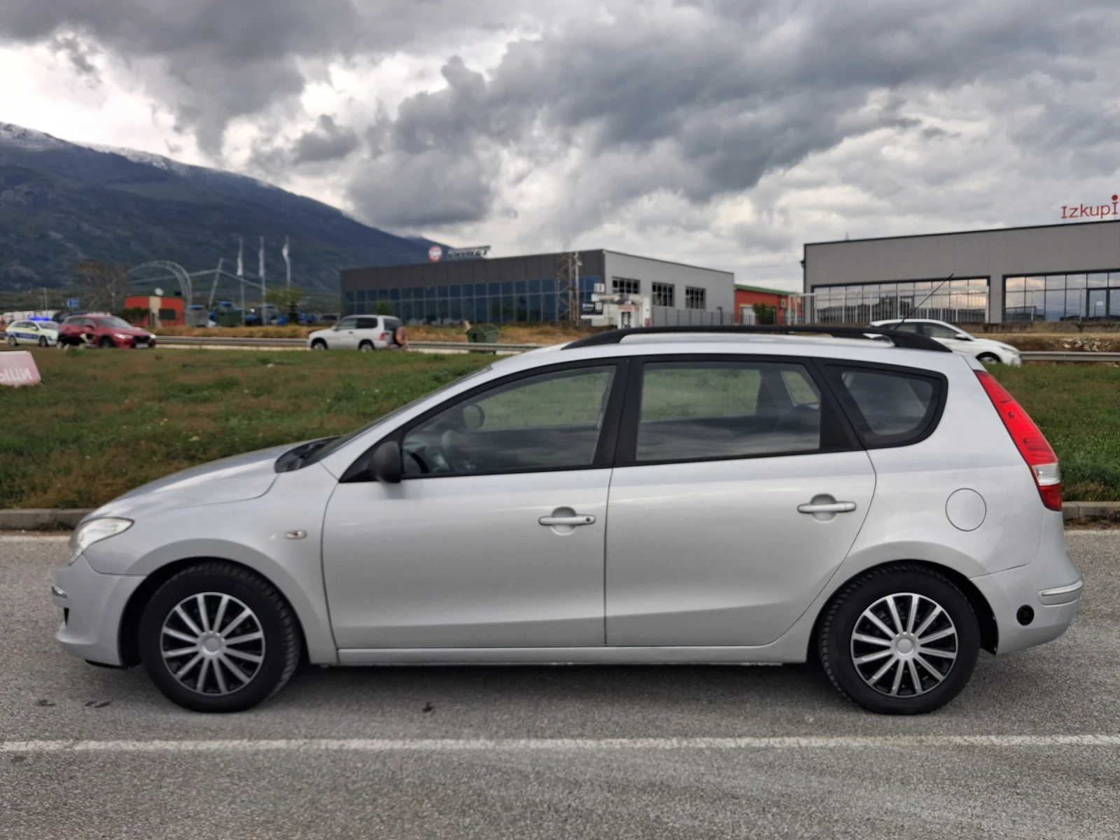Hyundai I30 1.6-i АГУ, снимка 4 - Автомобили и джипове - 54381382