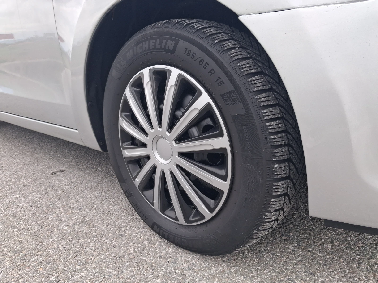 Hyundai I30 1.6-i АГУ, снимка 15 - Автомобили и джипове - 54381382
