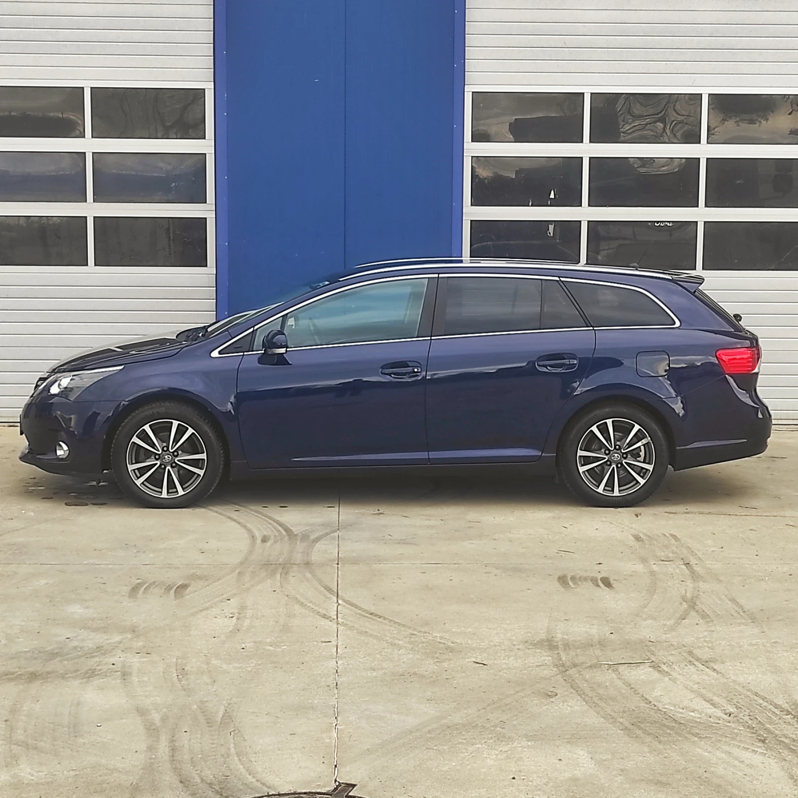 Toyota Avensis 1, 8, снимка 7 - Автомобили и джипове - 54382887