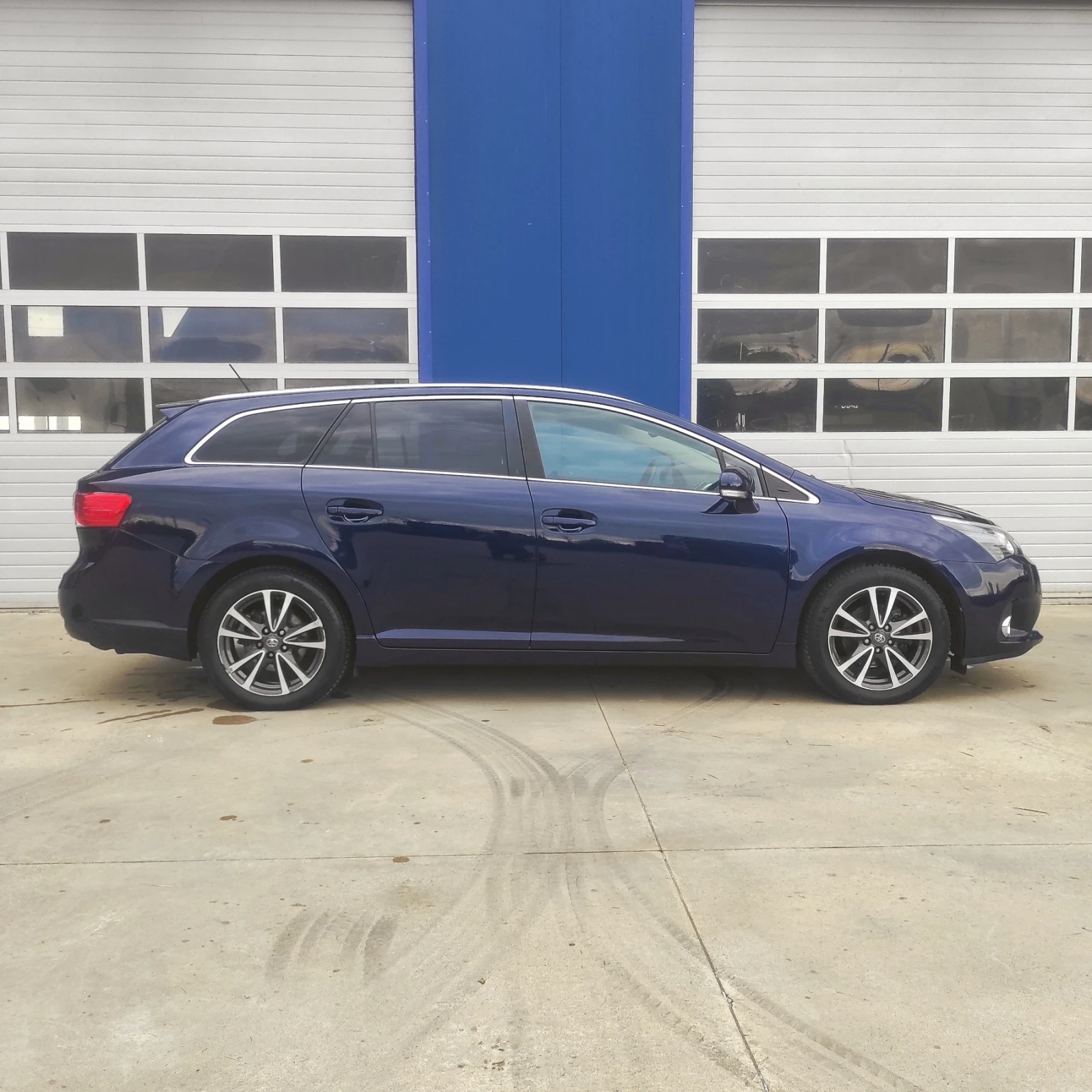 Toyota Avensis 1, 8, снимка 5 - Автомобили и джипове - 54382887
