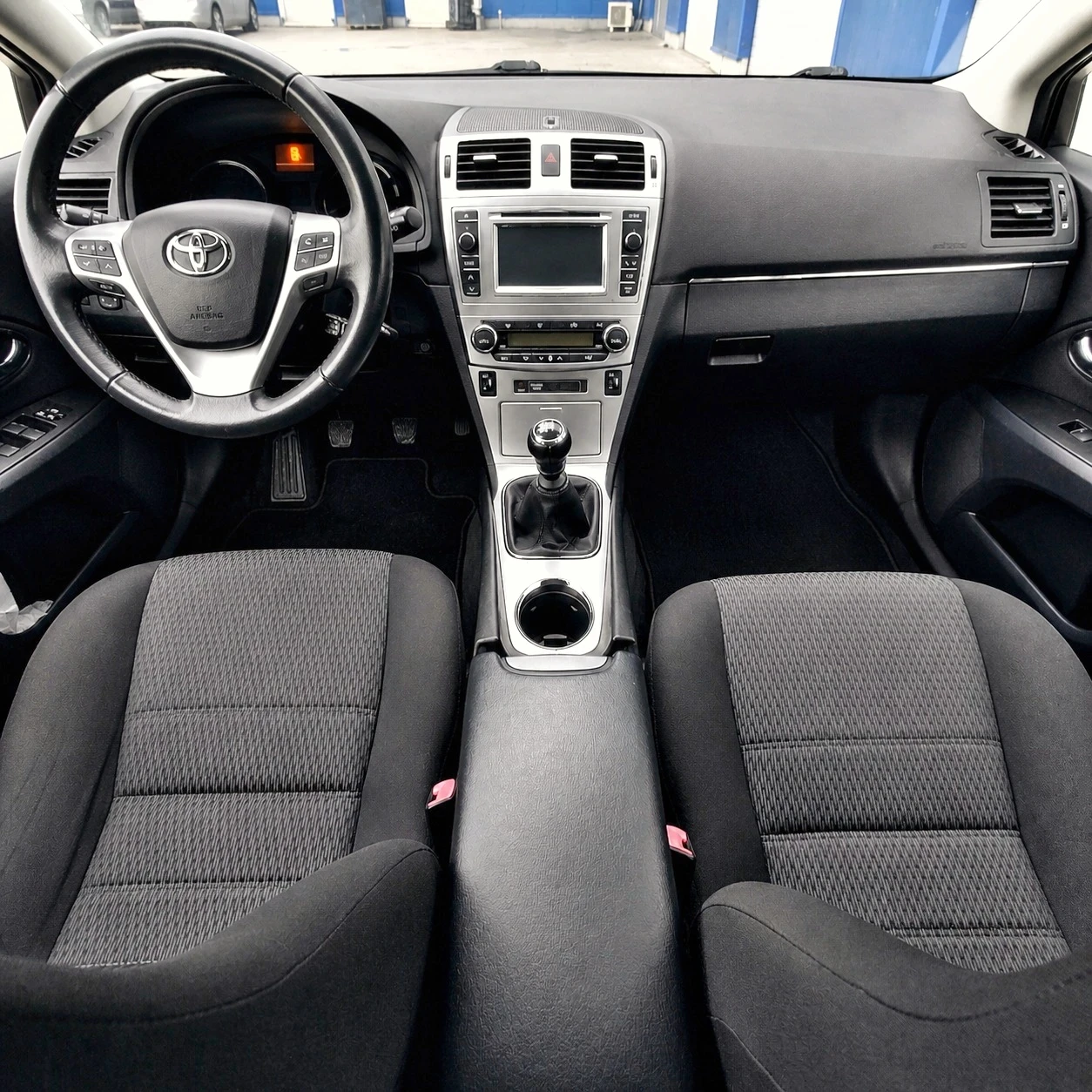 Toyota Avensis 1, 8, снимка 9 - Автомобили и джипове - 54382887