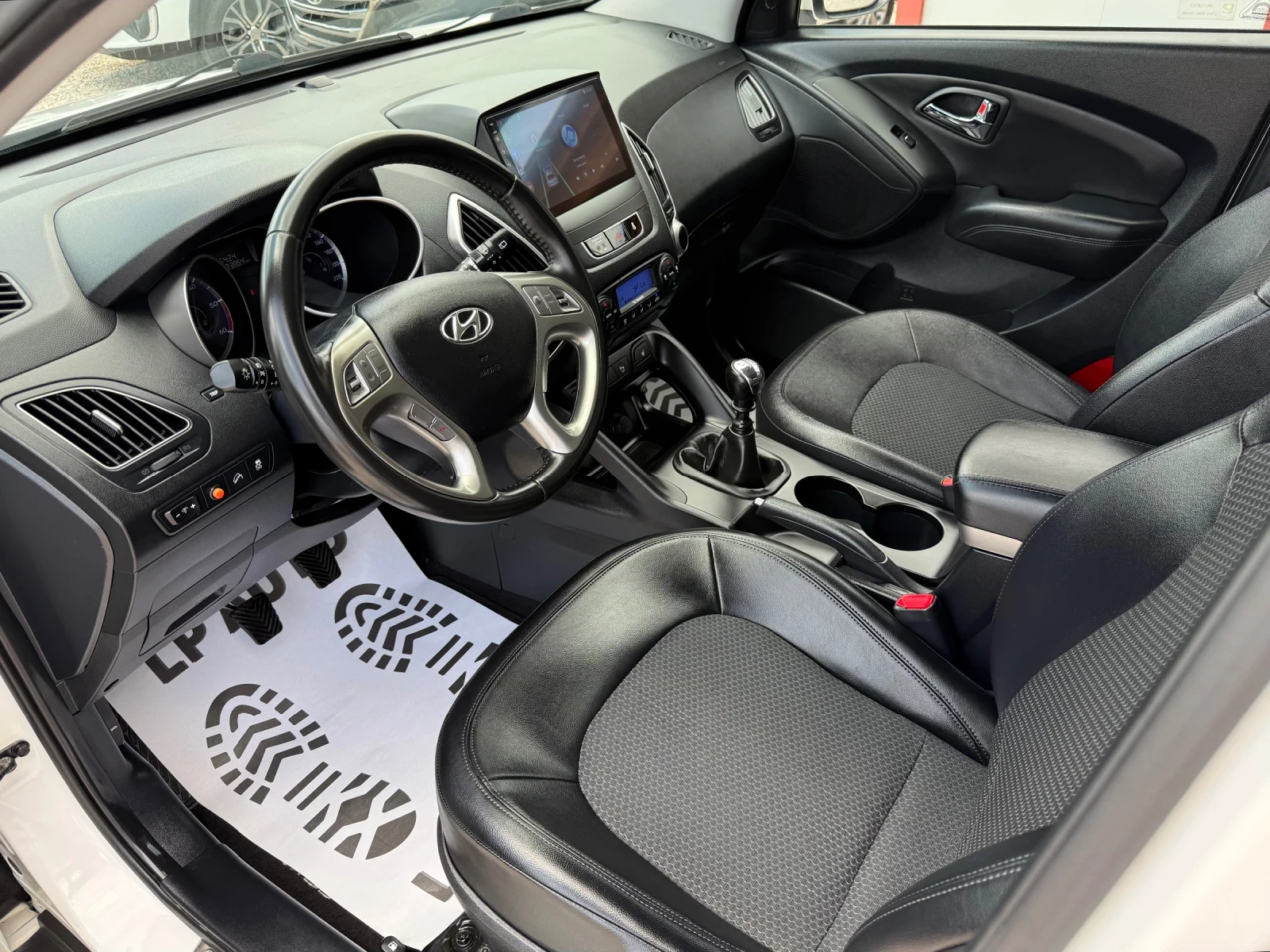 Hyundai IX35 1.7CRDI* НАВИ* КОЖА* ПОДГРЕВ, снимка 8 - Автомобили и джипове - 54752158