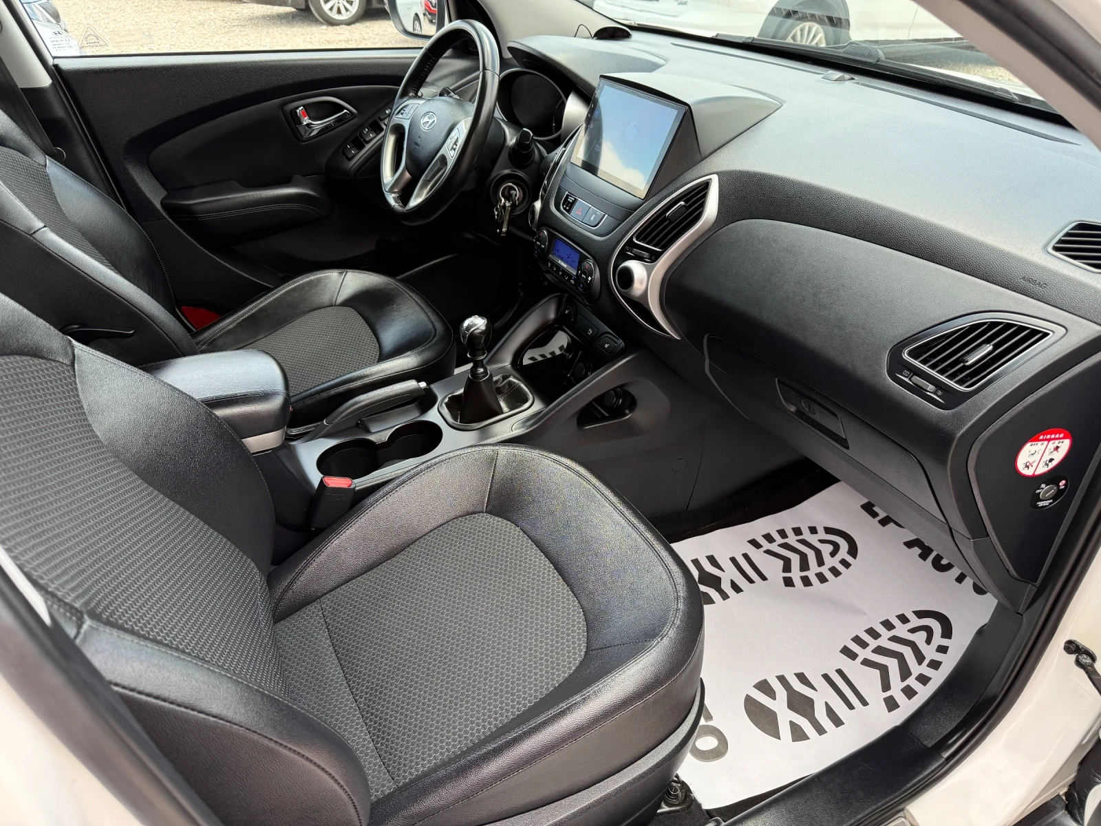 Hyundai IX35 1.7CRDI* НАВИ* КОЖА* ПОДГРЕВ, снимка 10 - Автомобили и джипове - 54752158