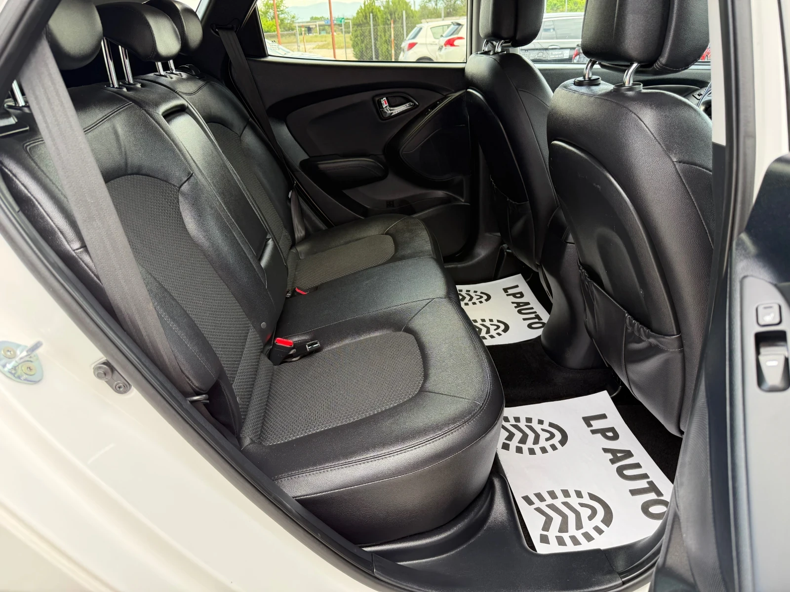 Hyundai IX35 1.7CRDI* НАВИ* КОЖА* ПОДГРЕВ, снимка 11 - Автомобили и джипове - 54752158